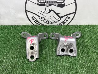 Запчасть петля двери передняя правая Honda Fit 2008