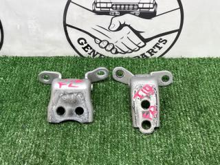 Запчасть петля двери передняя правая Honda Fit 2010