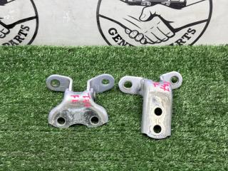 Запчасть петля двери передняя левая Toyota Prius 2011