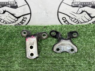 Запчасть петля двери передняя правая Toyota Prius 2011