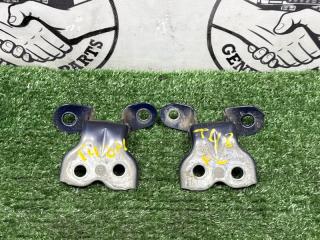 Запчасть петля двери передняя левая Toyota Corolla 2 2008