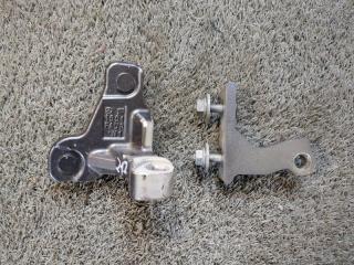 Запчасть петля двери передняя правая Mercedes-Benz E-Clas