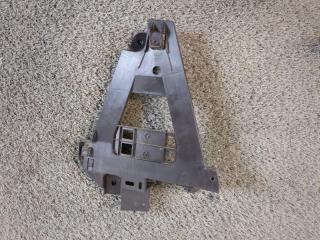 Запчасть кронштейн блока управления двигателем Mercedes-Benz E-Clas