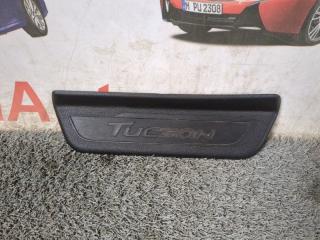 Запчасть накладка на порог салона задняя левая Hyundai Tucson