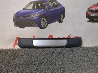 Запчасть накладка на порог салона задняя левая Toyota Camry