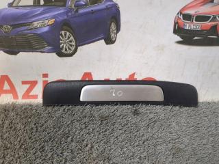 Запчасть накладка на порог салона задняя правая Toyota Camry