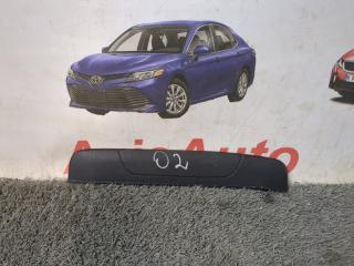 Запчасть накладка на порог салона задняя правая Toyota Camry