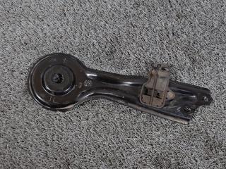 Запчасть крепление балки подвески заднее левое Toyota Camry