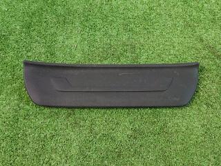 Запчасть накладка на порог салона задняя правая Kia Sportage