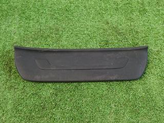 Запчасть накладка на порог салона задняя правая Kia Sportage