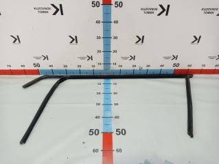 Запчасть уплотнитель стекла двери (внутренний) передний левый Ford Fiesta 2008