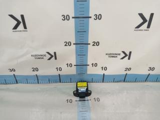 Фото запчасти датчик ускорения Toyota Highlander 2013 Б/У запчасть Запчасть датчик ускорения Toyota Highlander 2013