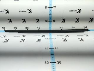 Запчасть молдинг стекла двери задний правый Toyota Hilux 2020