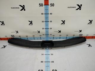 Фото запчасти накладка замка багажника Infiniti FX35 2003 Б/У запчасть Запчасть накладка замка багажника Infiniti FX35 2003