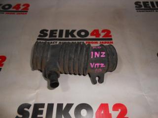 Запчасть патрубок воздухозаборника Toyota Vitz 2000