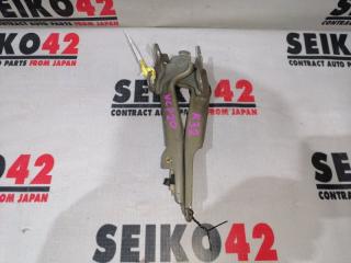 Запчасть крепление капота переднее Toyota Funcargo 2000