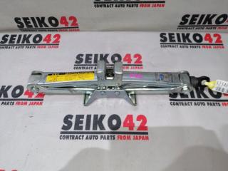 Запчасть домкрат Toyota Mark II 1999