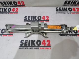 Домкрат Nissan Serena 2012