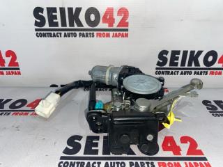 Запчасть замок багажника задний Toyota Alphard 2003