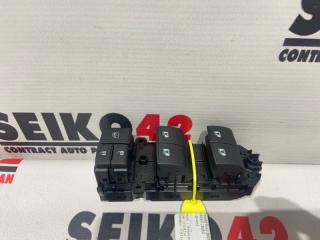 Запчасть блок управления стеклоподъемниками передний правый Toyota Voxy 2015