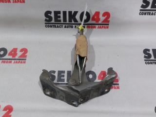 Запчасть крепление капота переднее Nissan AD 2000