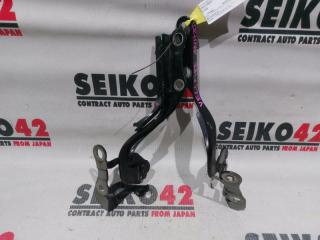 Запчасть крепление капота переднее Toyota Vellfire