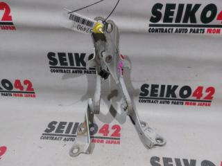 Запчасть крепление капота переднее Toyota Allion 2003