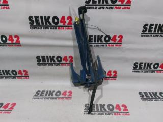 Запчасть крепление капота переднее Nissan Note 2005