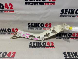 Фото запчасти крепление бампера заднее правое Mazda Axela 2005 контрактная запчасть Запчасть крепление бампера заднее правое Mazda Axela 2005