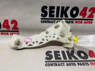 Фото запчасти крепление бампера переднее левое Mazda Axela 2005 контрактная запчасть Запчасть крепление бампера переднее левое Mazda Axela 2005