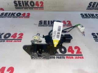 Запчасть замок багажника задний Toyota Voxy 2003