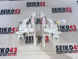 Запчасть крепление капота переднее BMW 3-Series