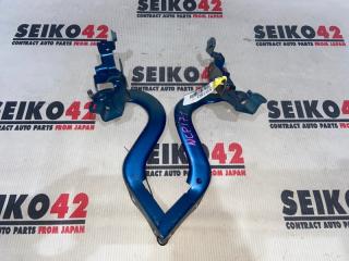 Запчасть крепление капота переднее Toyota Sienta 2017