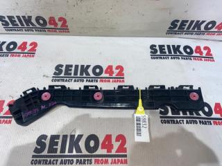 Запчасть крепление бампера заднее левое Toyota Voxy 2015