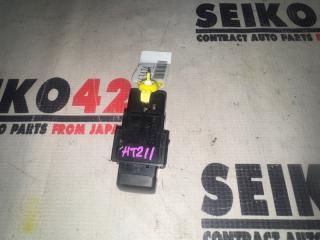 Запчасть кнопка аварийной сигнализации Toyota Carina 2001