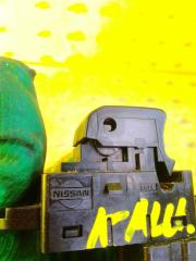 Кнопка стеклоподъемника Nissan Qashqai J10