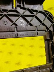 Кронштейн блока предохранителей Skoda Fabia 2 5J