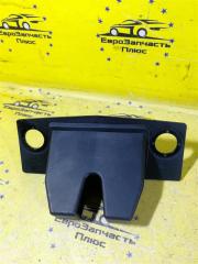 Запчасть накладка замка багажника Opel Astra J GTC