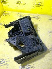 Кронштейн блока предохранителей Skoda Octavia A5 1Z