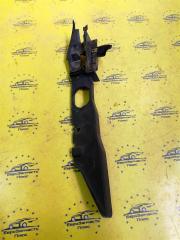 Накладка крышки багажника передняя правая Ford Focus 2