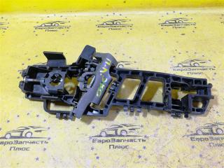 Фото запчасти кронштейн ручки двери передний левый Ford EcoSport контрактная запчасть Запчасть кронштейн ручки двери передний левый Ford EcoSport