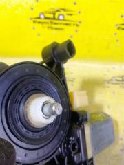 Моторчик стеклоподъемника передний правый Octavia A7 5E