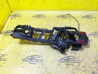 Фото запчасти кронштейн ручки двери передний правый Ford EcoSport контрактная запчасть Запчасть кронштейн ручки двери передний правый Ford EcoSport