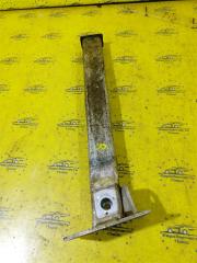 Кронштейн подрамника передний правый 308