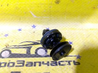 Клипса обшивки двери Ford Focus 2 контрактная Клипса обшивки двери Ford Focus 2