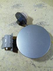 Запчасть лючок бензобака Toyota Yaris