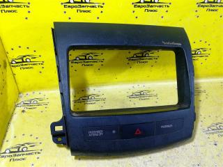 Запчасть рамка магнитолы Mitsubishi Outlander