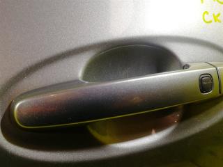 Запчасть ручка бесключевого доступа передняя левая Toyota Yaris