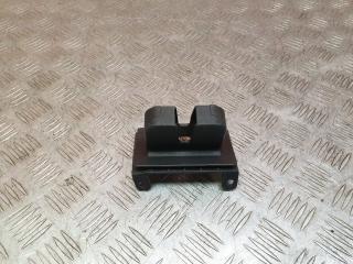 Запчасть кожух замка двери багажника Skoda Octavia 2013-2020