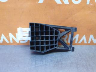 Фото запчасти кронштейн замка двери передний правый Ford Focus 2011-2019 Б/У запчасть Запчасть кронштейн замка двери передний правый Ford Focus 2011-2019